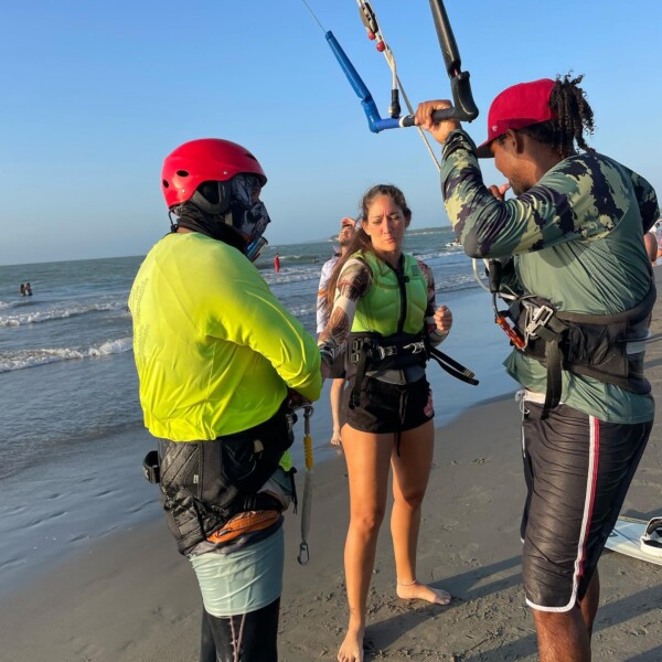 Kitesurfing and beach activities in Cartagena